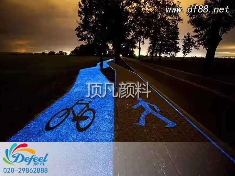 夜光粉的巧妙使用可以讓道路好看又實(shí)用